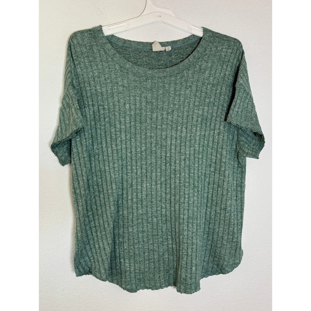 White Crow Sage Green Ribbed Knit Short Sleeve Top Size Medium Relaxed Fit
